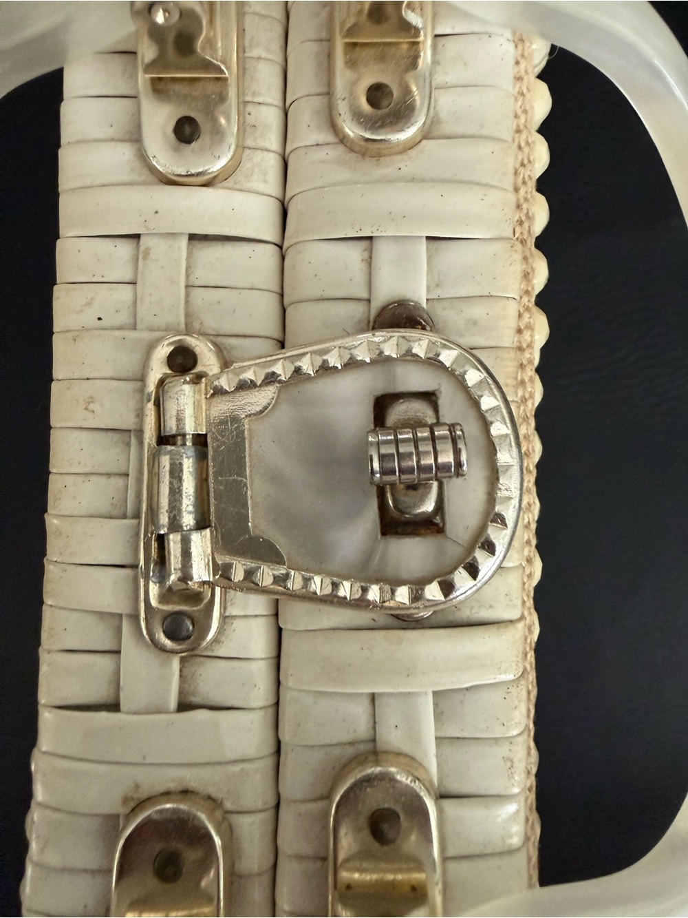 Vintage Ivory hobnail beaded purse with faux mother of pearl handles and clasp - Picture 7 of 16